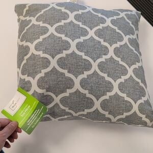 Mainstays Gray and White Accent Pillow Bundle (4 Total Pillows) NWT